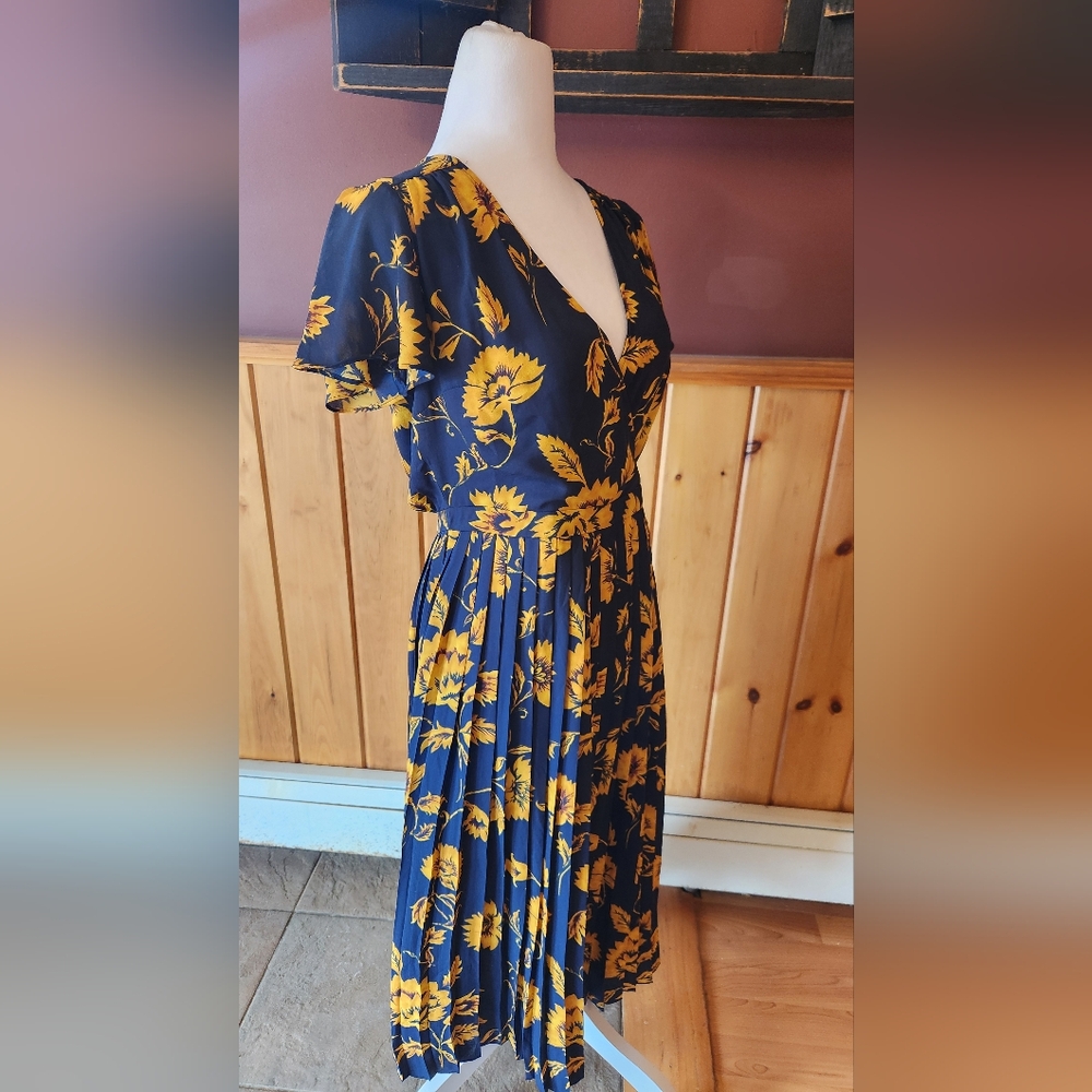 J. CREW Pleated Midi Wrap Dress Navy + Gold Floral Size 2 - Picture 6 of 11